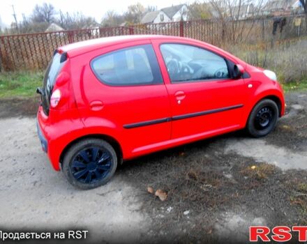 Красный Пежо 107, объемом двигателя 1 л и пробегом 250 тыс. км за 4400 $, фото 6 на Automoto.ua