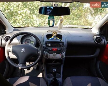 Червоний Пежо 107, об'ємом двигуна 1 л та пробігом 93 тис. км за 4200 $, фото 6 на Automoto.ua
