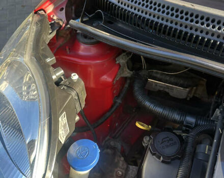 Красный Пежо 107, объемом двигателя 1 л и пробегом 151 тыс. км за 2999 $, фото 27 на Automoto.ua