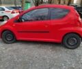 Красный Пежо 107, объемом двигателя 1 л и пробегом 188 тыс. км за 3800 $, фото 1 на Automoto.ua