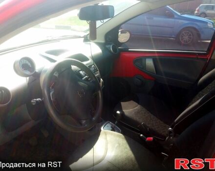 Красный Пежо 107, объемом двигателя 1 л и пробегом 156 тыс. км за 3850 $, фото 5 на Automoto.ua