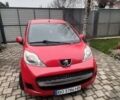 Красный Пежо 107, объемом двигателя 1 л и пробегом 161 тыс. км за 4700 $, фото 1 на Automoto.ua