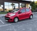 Червоний Пежо 107, об'ємом двигуна 1 л та пробігом 47 тис. км за 6300 $, фото 1 на Automoto.ua