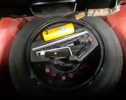 Красный Пежо 107, объемом двигателя 1 л и пробегом 161 тыс. км за 4700 $, фото 5 на Automoto.ua