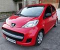 Красный Пежо 107, объемом двигателя 1 л и пробегом 98 тыс. км за 4700 $, фото 1 на Automoto.ua