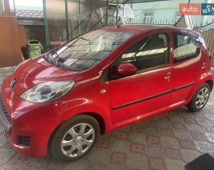 Красный Пежо 107, объемом двигателя 1 л и пробегом 134 тыс. км за 5600 $, фото 4 на Automoto.ua