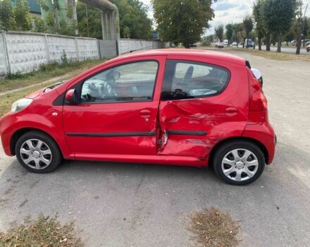 Красный Пежо 107, объемом двигателя 1 л и пробегом 172 тыс. км за 3500 $, фото 4 на Automoto.ua