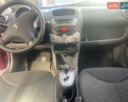 Красный Пежо 107, объемом двигателя 1 л и пробегом 134 тыс. км за 5600 $, фото 1 на Automoto.ua
