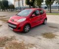 Красный Пежо 107, объемом двигателя 1 л и пробегом 172 тыс. км за 3500 $, фото 1 на Automoto.ua
