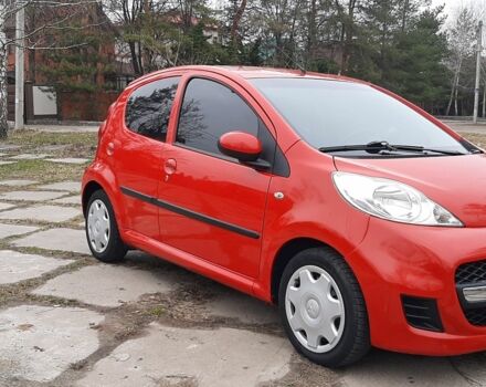Красный Пежо 107, объемом двигателя 1 л и пробегом 160 тыс. км за 4800 $, фото 2 на Automoto.ua