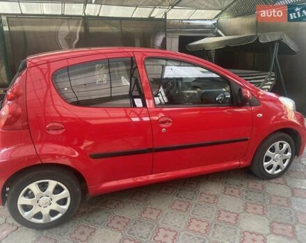 Красный Пежо 107, объемом двигателя 1 л и пробегом 134 тыс. км за 5600 $, фото 6 на Automoto.ua