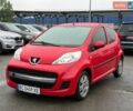 Красный Пежо 107, объемом двигателя 1 л и пробегом 153 тыс. км за 4500 $, фото 1 на Automoto.ua