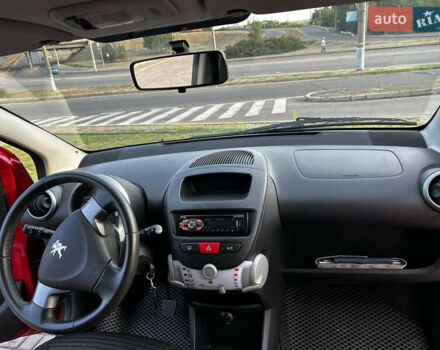 Червоний Пежо 107, об'ємом двигуна 1 л та пробігом 115 тис. км за 5500 $, фото 10 на Automoto.ua