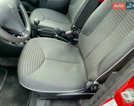 Красный Пежо 107, объемом двигателя 1 л и пробегом 93 тыс. км за 4500 $, фото 13 на Automoto.ua
