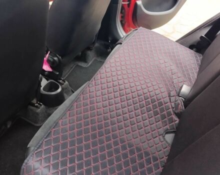 Красный Пежо 107, объемом двигателя 1 л и пробегом 107 тыс. км за 5800 $, фото 7 на Automoto.ua