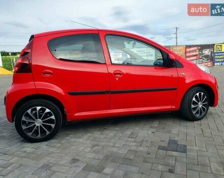 Красный Пежо 107, объемом двигателя 1 л и пробегом 93 тыс. км за 4500 $, фото 5 на Automoto.ua
