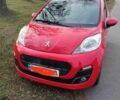 Красный Пежо 107, объемом двигателя 1 л и пробегом 107 тыс. км за 5800 $, фото 1 на Automoto.ua