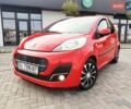 Красный Пежо 107, объемом двигателя 1 л и пробегом 93 тыс. км за 4500 $, фото 1 на Automoto.ua