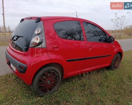 Красный Пежо 107, объемом двигателя 1 л и пробегом 107 тыс. км за 5800 $, фото 2 на Automoto.ua