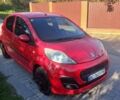 Красный Пежо 107, объемом двигателя 1 л и пробегом 133 тыс. км за 6500 $, фото 1 на Automoto.ua