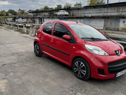 Красный Пежо 107, объемом двигателя 1 л и пробегом 157 тыс. км за 4700 $, фото 1 на Automoto.ua