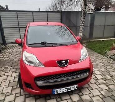 Красный Пежо 107, объемом двигателя 1 л и пробегом 161 тыс. км за 4700 $, фото 1 на Automoto.ua