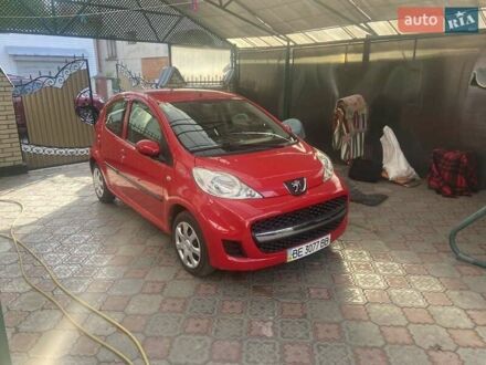 Пежо 107 2011 в Черновцах на Automoto.ua Красный Пежо 107, объемом двигателя 1 л и пробегом 134 тыс. км за 5600 $, фото 1 на Automoto.ua