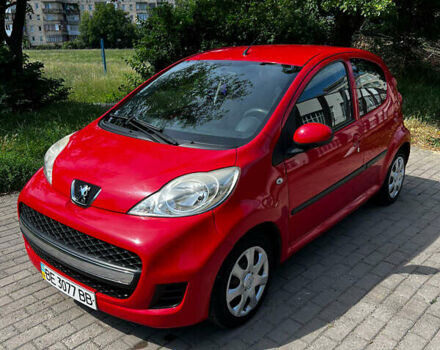 Красный Пежо 107, объемом двигателя 1 л и пробегом 134 тыс. км за 5100 $, фото 1 на Automoto.ua