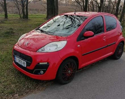 Красный Пежо 107, объемом двигателя 1 л и пробегом 107 тыс. км за 5800 $, фото 1 на Automoto.ua