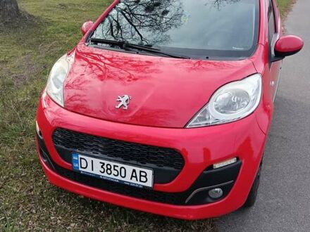 Красный Пежо 107, объемом двигателя 1 л и пробегом 107 тыс. км за 5500 $, фото 1 на Automoto.ua