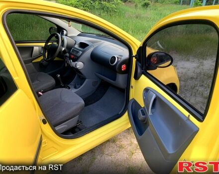 Жовтий Пежо 107, об'ємом двигуна 1 л та пробігом 216 тис. км за 3850 $, фото 5 на Automoto.ua