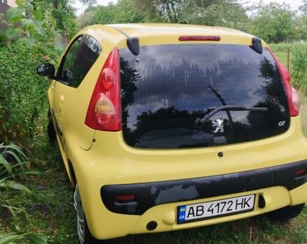 Желтый Пежо 107, объемом двигателя 1 л и пробегом 216 тыс. км за 3300 $, фото 1 на Automoto.ua