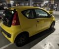 Желтый Пежо 107, объемом двигателя 1 л и пробегом 123 тыс. км за 3400 $, фото 1 на Automoto.ua