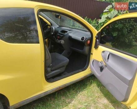 Желтый Пежо 107, объемом двигателя 1 л и пробегом 216 тыс. км за 3300 $, фото 6 на Automoto.ua