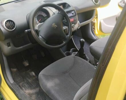 Желтый Пежо 107, объемом двигателя 1 л и пробегом 216 тыс. км за 3300 $, фото 8 на Automoto.ua