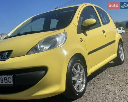 Желтый Пежо 107, объемом двигателя 1 л и пробегом 261 тыс. км за 3900 $, фото 8 на Automoto.ua