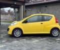 Желтый Пежо 107, объемом двигателя 1 л и пробегом 160 тыс. км за 3500 $, фото 6 на Automoto.ua