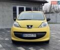 Желтый Пежо 107, объемом двигателя 1 л и пробегом 178 тыс. км за 3500 $, фото 1 на Automoto.ua