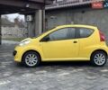 Желтый Пежо 107, объемом двигателя 1 л и пробегом 178 тыс. км за 3500 $, фото 6 на Automoto.ua