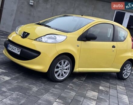 Желтый Пежо 107, объемом двигателя 1 л и пробегом 178 тыс. км за 3500 $, фото 3 на Automoto.ua
