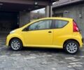 Желтый Пежо 107, объемом двигателя 1 л и пробегом 160 тыс. км за 3500 $, фото 7 на Automoto.ua
