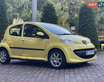 Желтый Пежо 107, объемом двигателя 1 л и пробегом 261 тыс. км за 3970 $, фото 5 на Automoto.ua