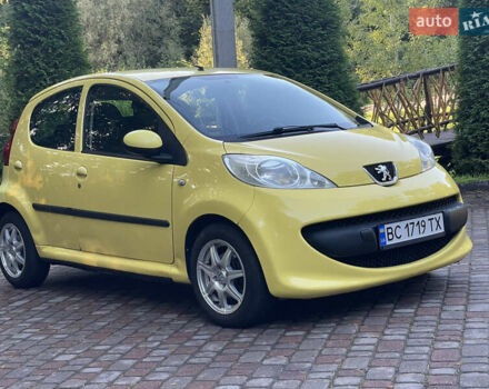 Желтый Пежо 107, объемом двигателя 1 л и пробегом 261 тыс. км за 4190 $, фото 4 на Automoto.ua