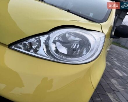 Желтый Пежо 107, объемом двигателя 1 л и пробегом 178 тыс. км за 3500 $, фото 18 на Automoto.ua