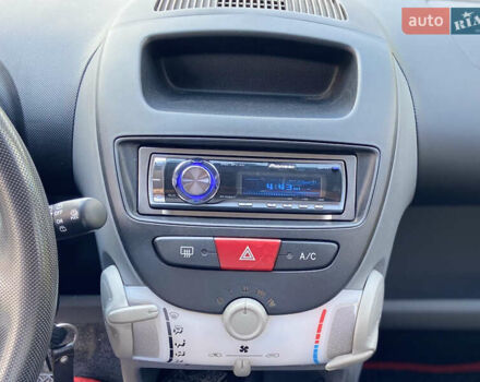 Желтый Пежо 107, объемом двигателя 1 л и пробегом 62 тыс. км за 5400 $, фото 13 на Automoto.ua