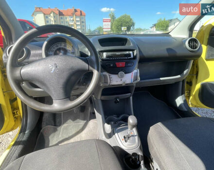 Желтый Пежо 107, объемом двигателя 1 л и пробегом 261 тыс. км за 3900 $, фото 15 на Automoto.ua