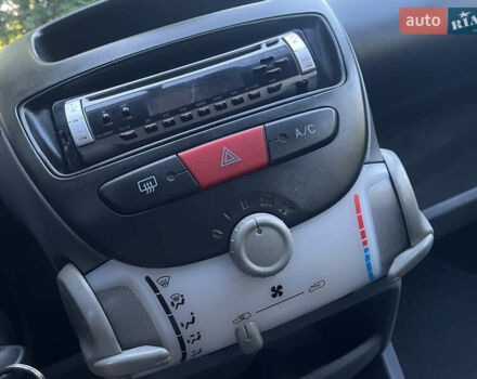 Желтый Пежо 107, объемом двигателя 1 л и пробегом 261 тыс. км за 3970 $, фото 16 на Automoto.ua