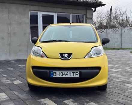 Желтый Пежо 107, объемом двигателя 1 л и пробегом 160 тыс. км за 3500 $, фото 1 на Automoto.ua