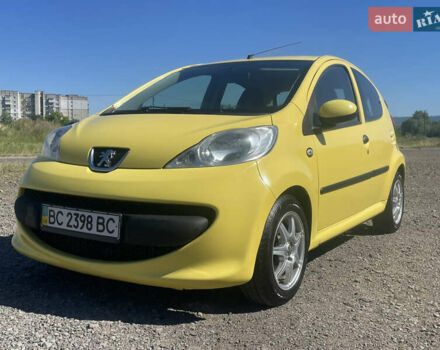 Желтый Пежо 107, объемом двигателя 1 л и пробегом 261 тыс. км за 3900 $, фото 6 на Automoto.ua