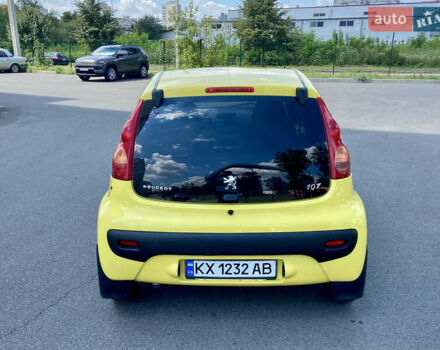 Желтый Пежо 107, объемом двигателя 1 л и пробегом 62 тыс. км за 5400 $, фото 5 на Automoto.ua